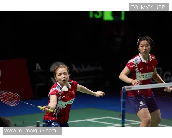 世锦赛回顾成都羽毛球队团队协作表现与欧冠足球的精彩对比分析